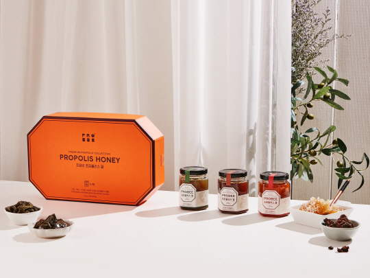 서울프로폴리스가 한국원자력연구원과 공동 개발한 무알콜·수용성 칵테일 공법으로 생산한 프로폴리스 제품.  서울프로폴리스 제공